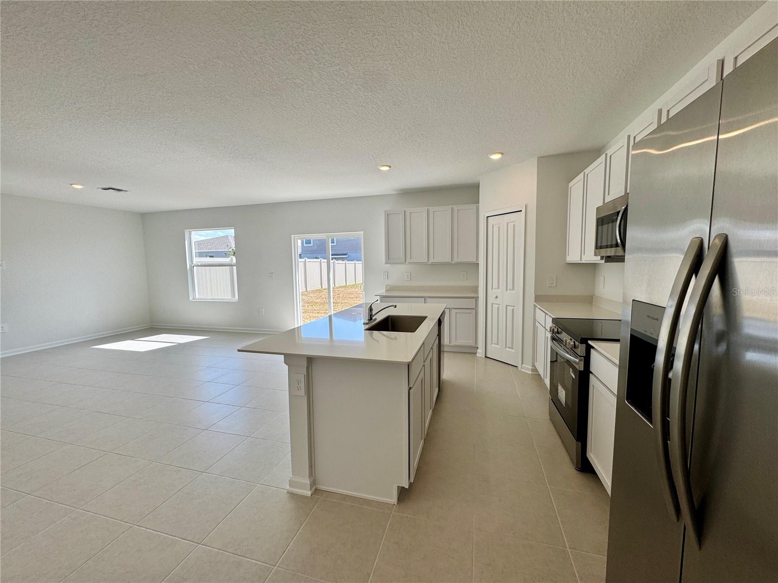 PEACE CREEK RESERVE 40'S - Residential Lease