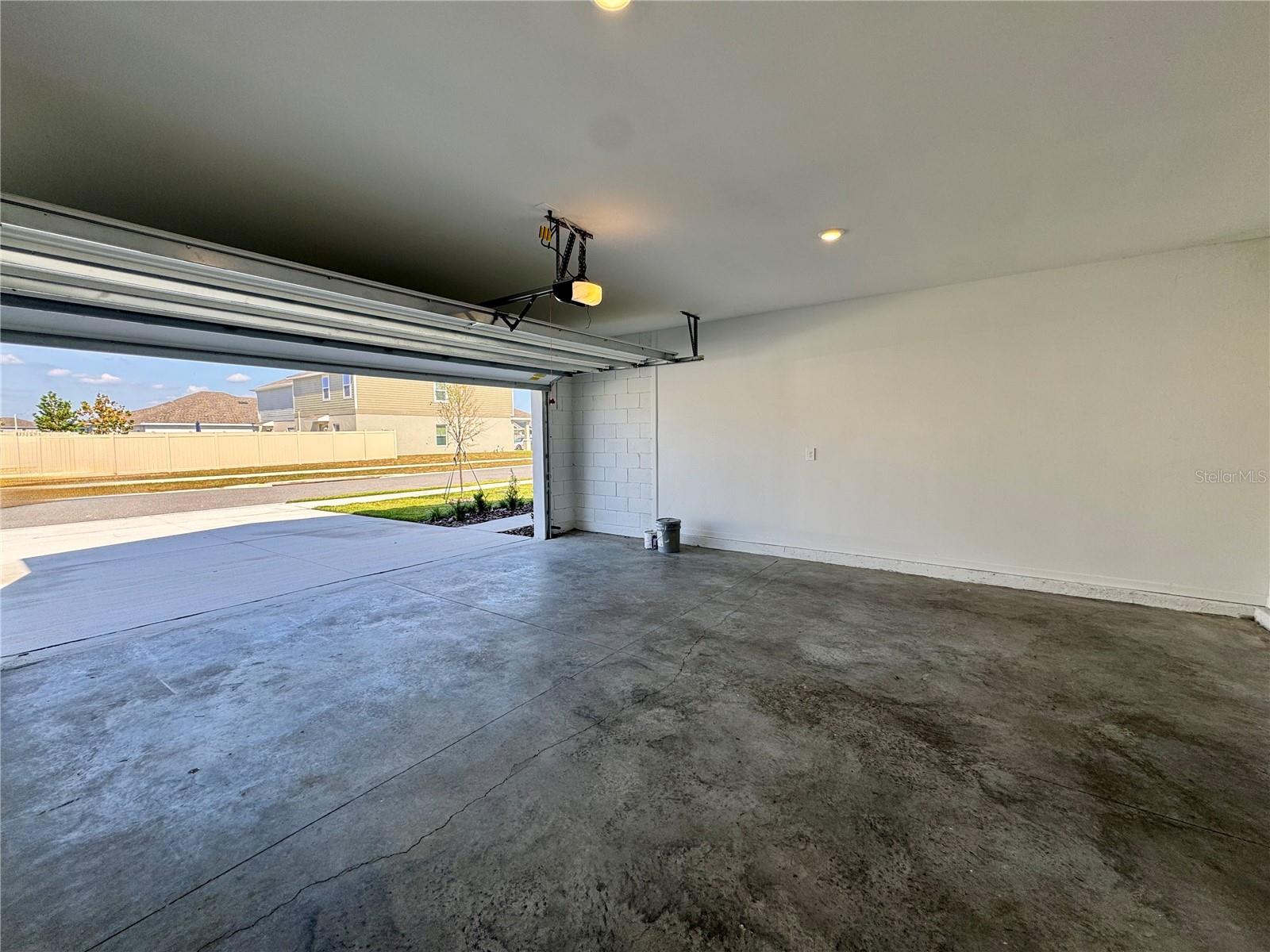 PEACE CREEK RESERVE 40'S - Residential Lease