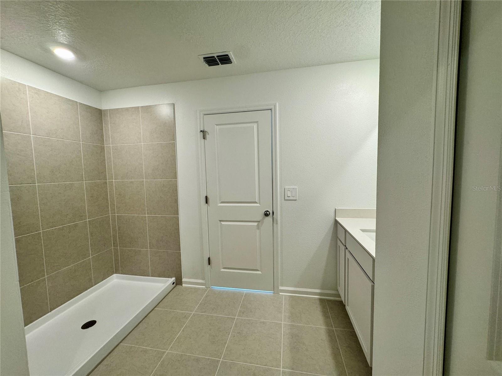 PEACE CREEK RESERVE 40'S - Residential Lease