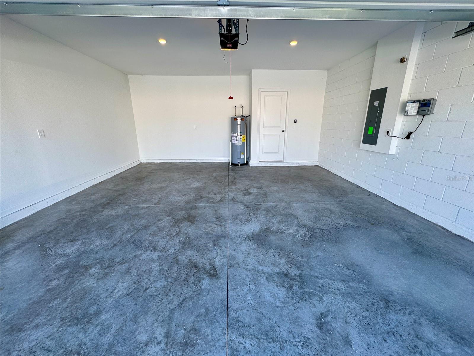 PEACE CREEK RESERVE 40'S - Residential Lease