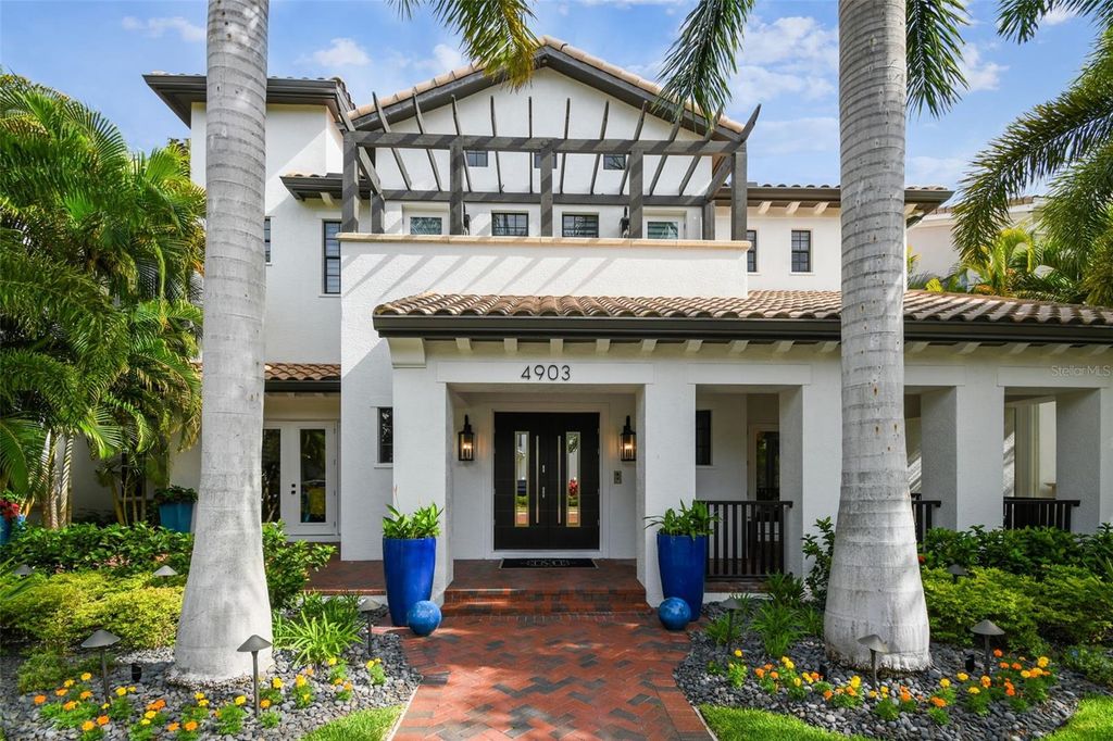 Photo of 4903 YACHT CLUB DRIVE, TAMPA, FL 33616 (MLS # T3441221)