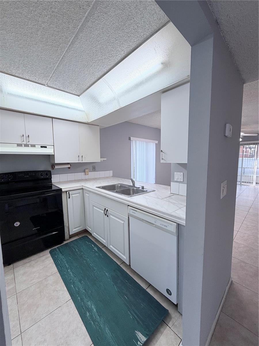 PINE SHADOWS CONDO PH 06 - Residential Lease