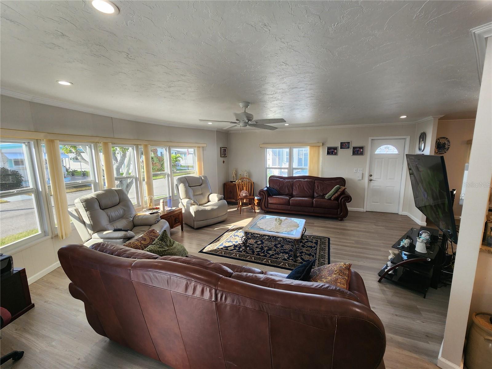 PALM LAKE ESTATES - Residential