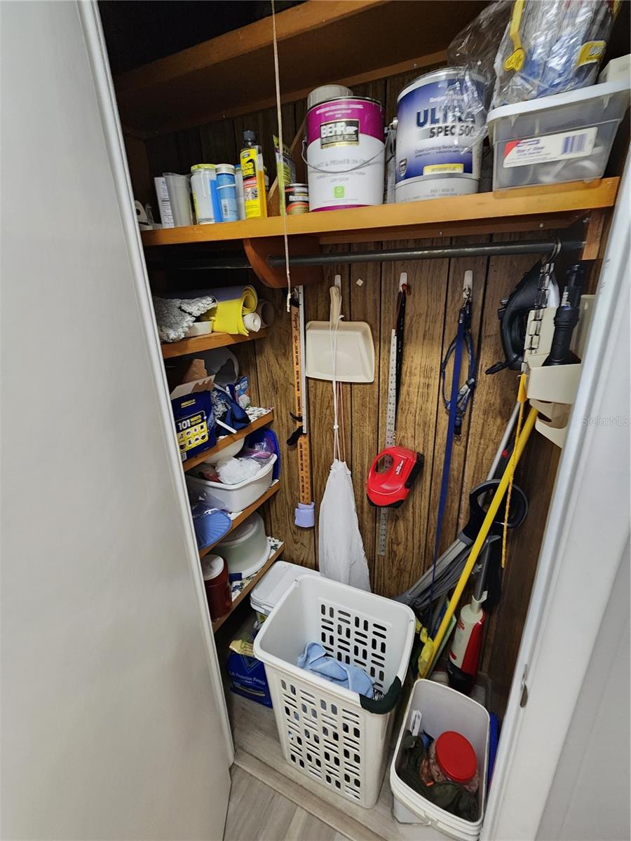 PALM LAKE ESTATES - Residential