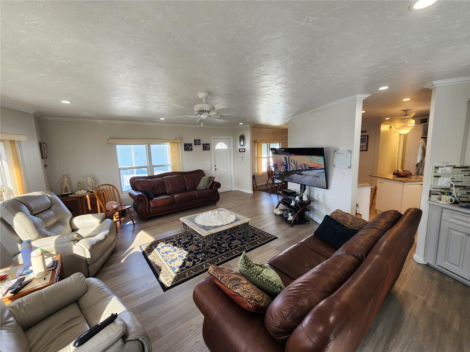 PALM LAKE ESTATES - Residential