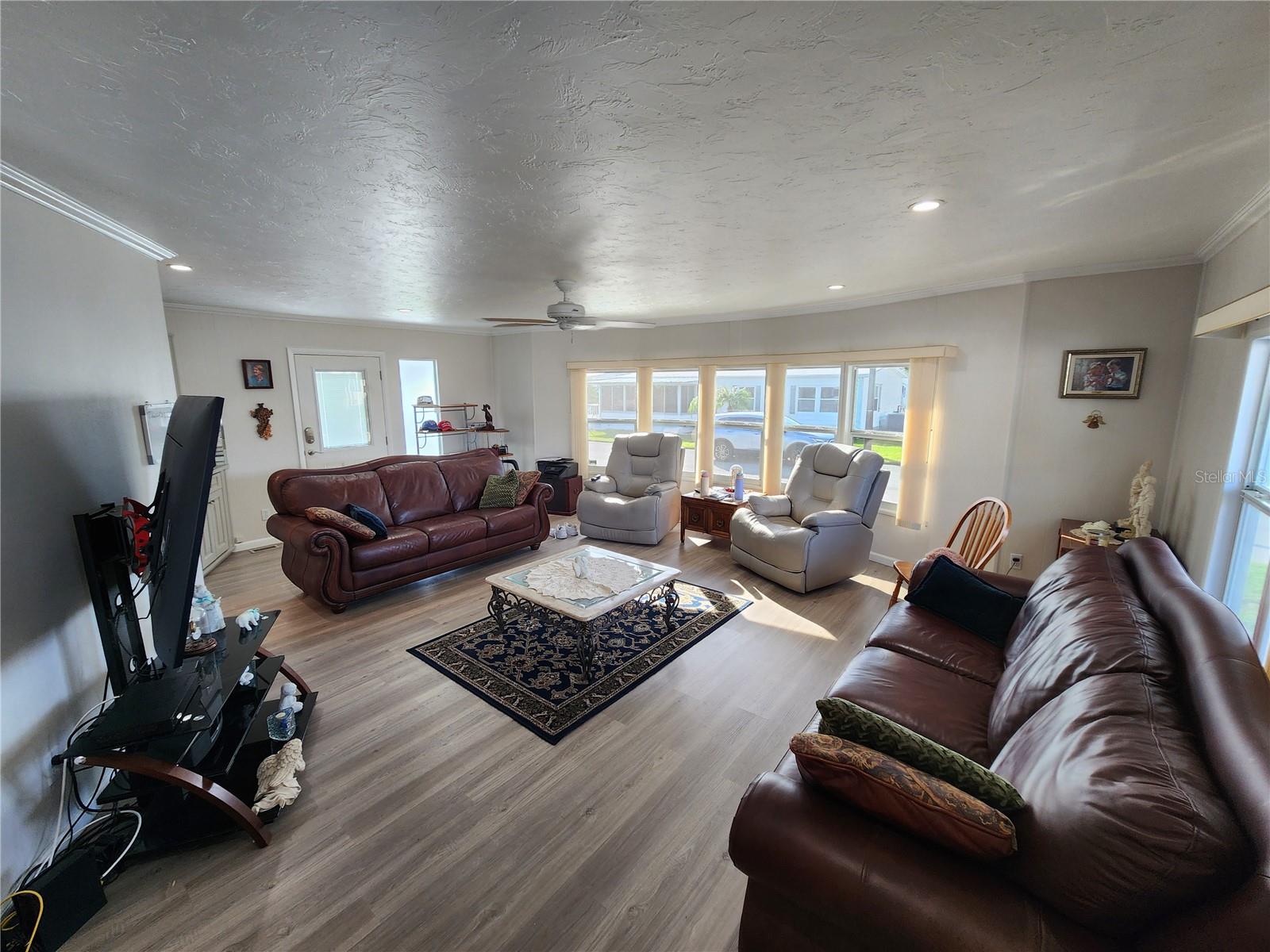 PALM LAKE ESTATES - Residential