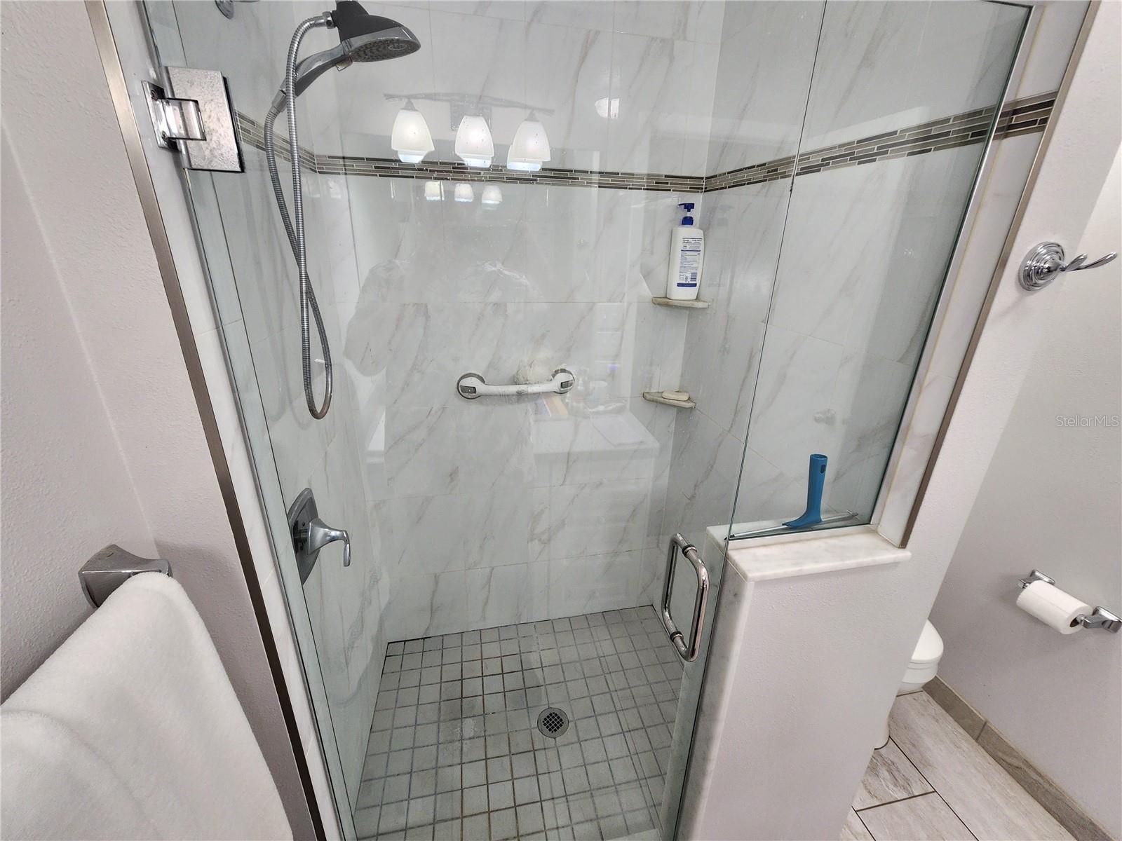 PALM LAKE ESTATES - Residential