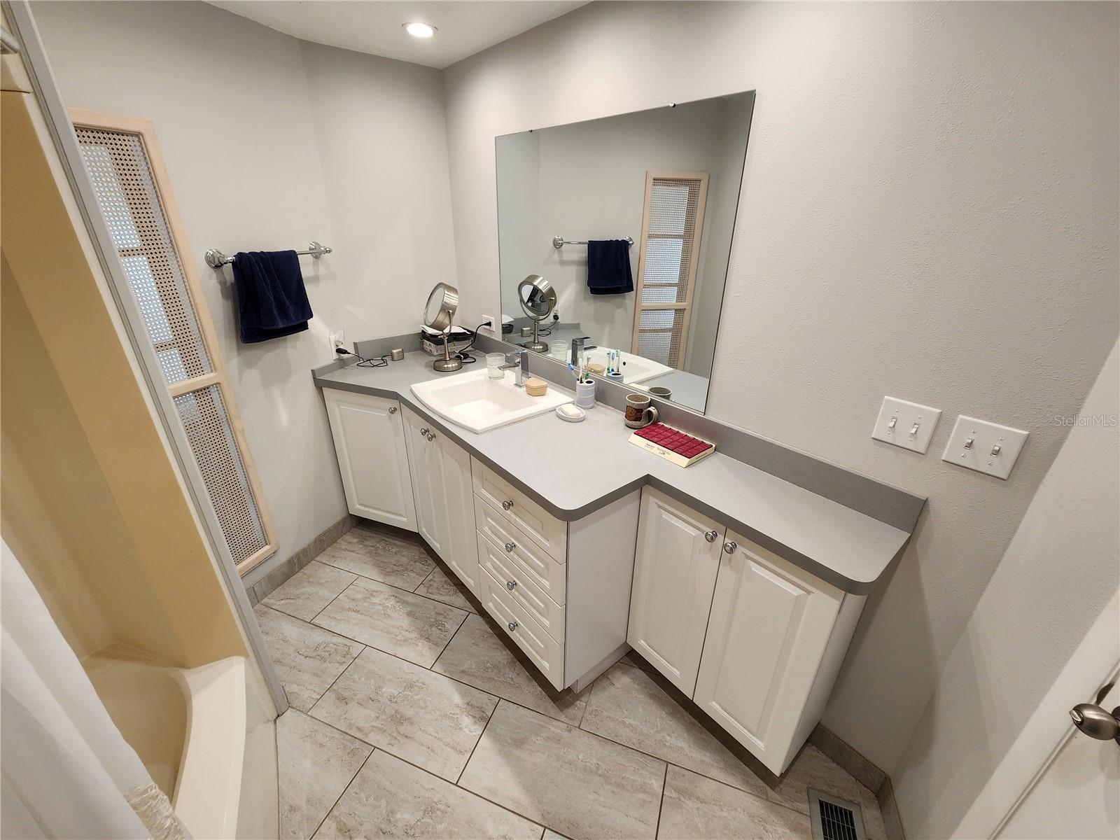 PALM LAKE ESTATES - Residential