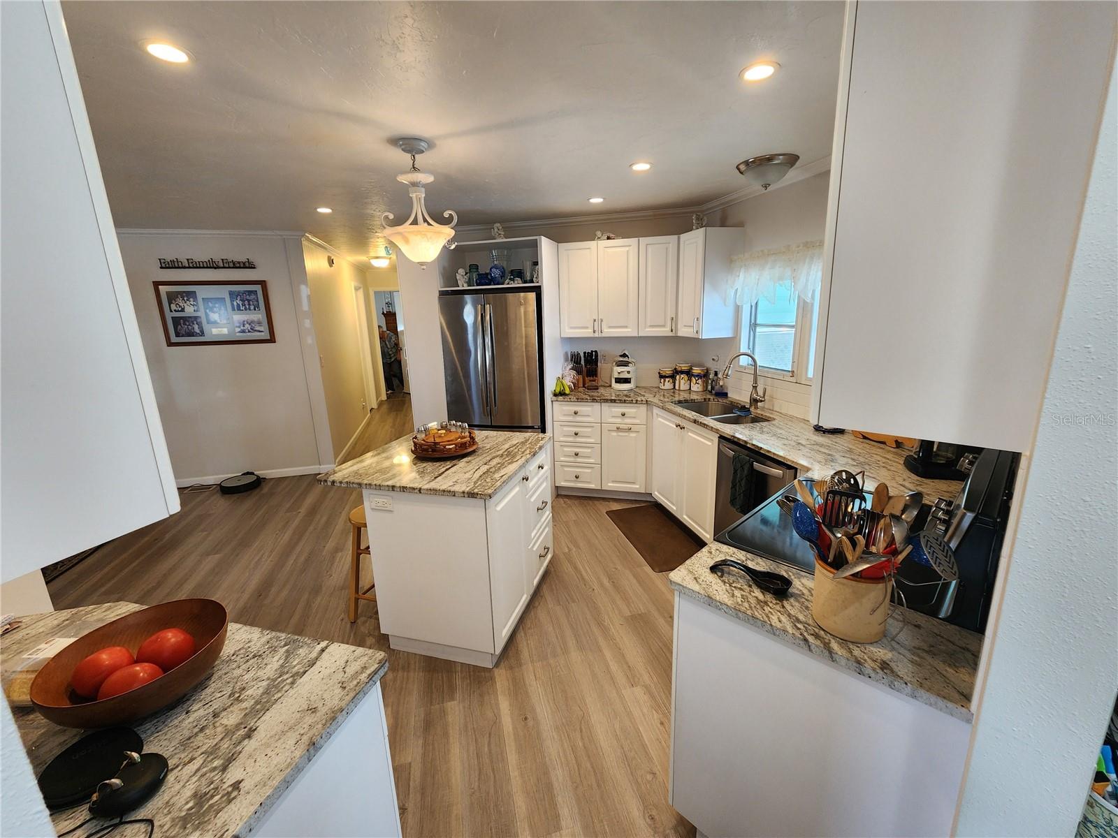 PALM LAKE ESTATES - Residential