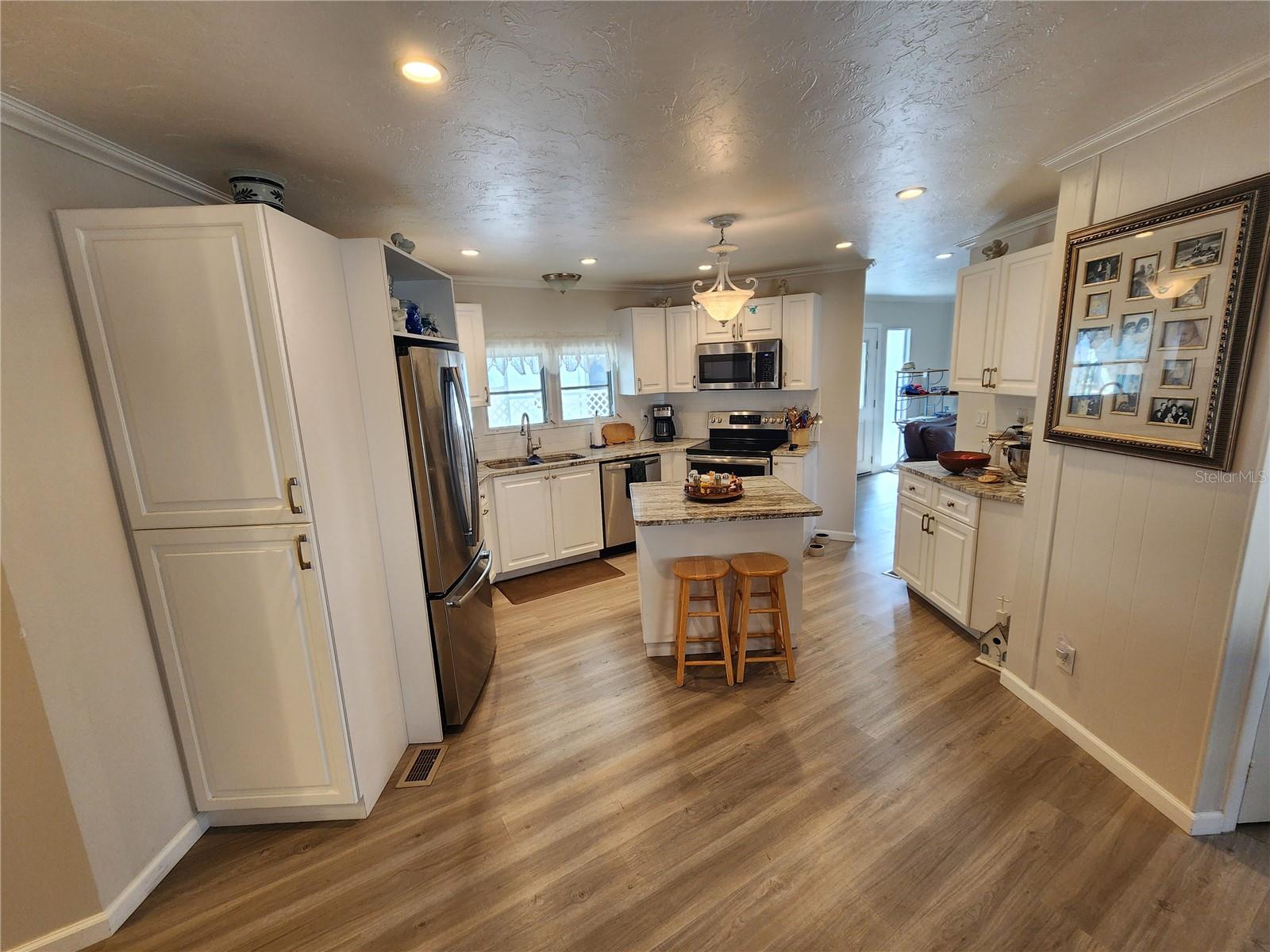 PALM LAKE ESTATES - Residential