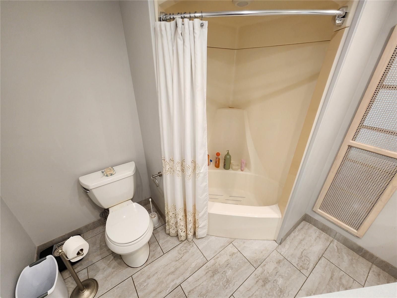 PALM LAKE ESTATES - Residential