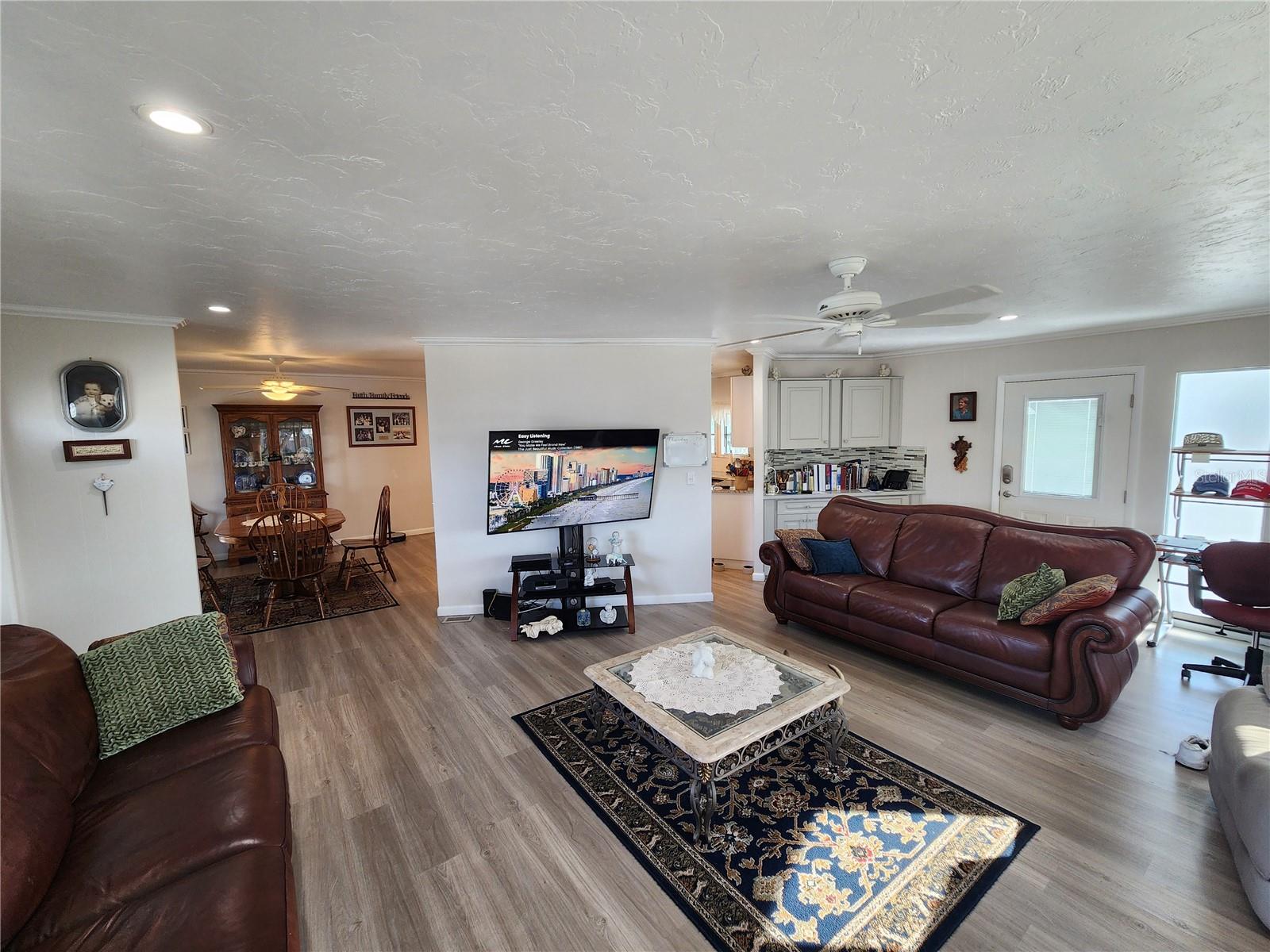 PALM LAKE ESTATES - Residential