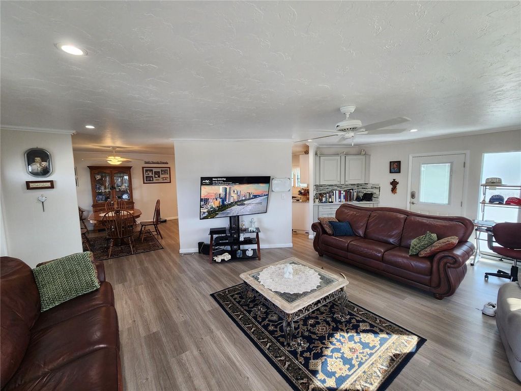 Photo of 808 53rd Avenue E #18, Bradenton, FL 34203 (MLS # A4677501)