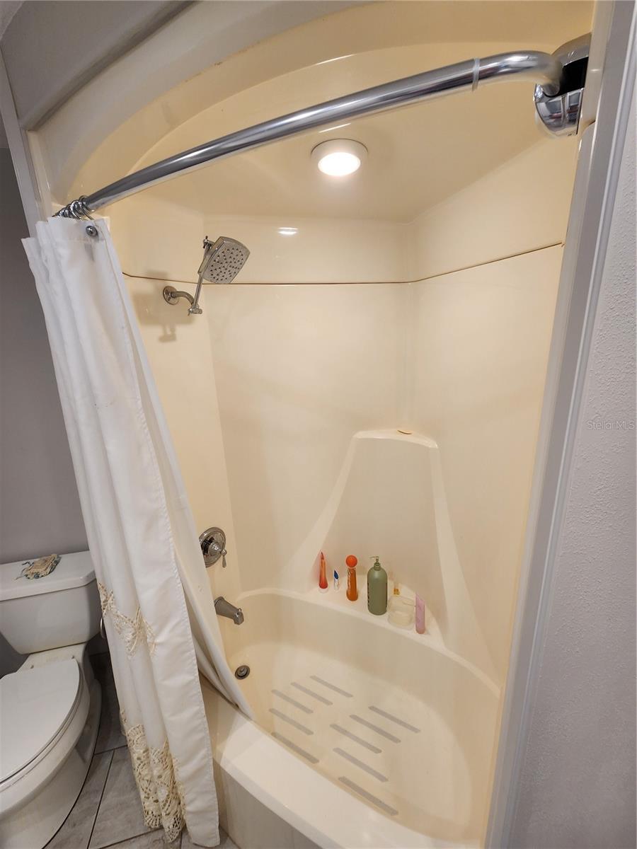 PALM LAKE ESTATES - Residential