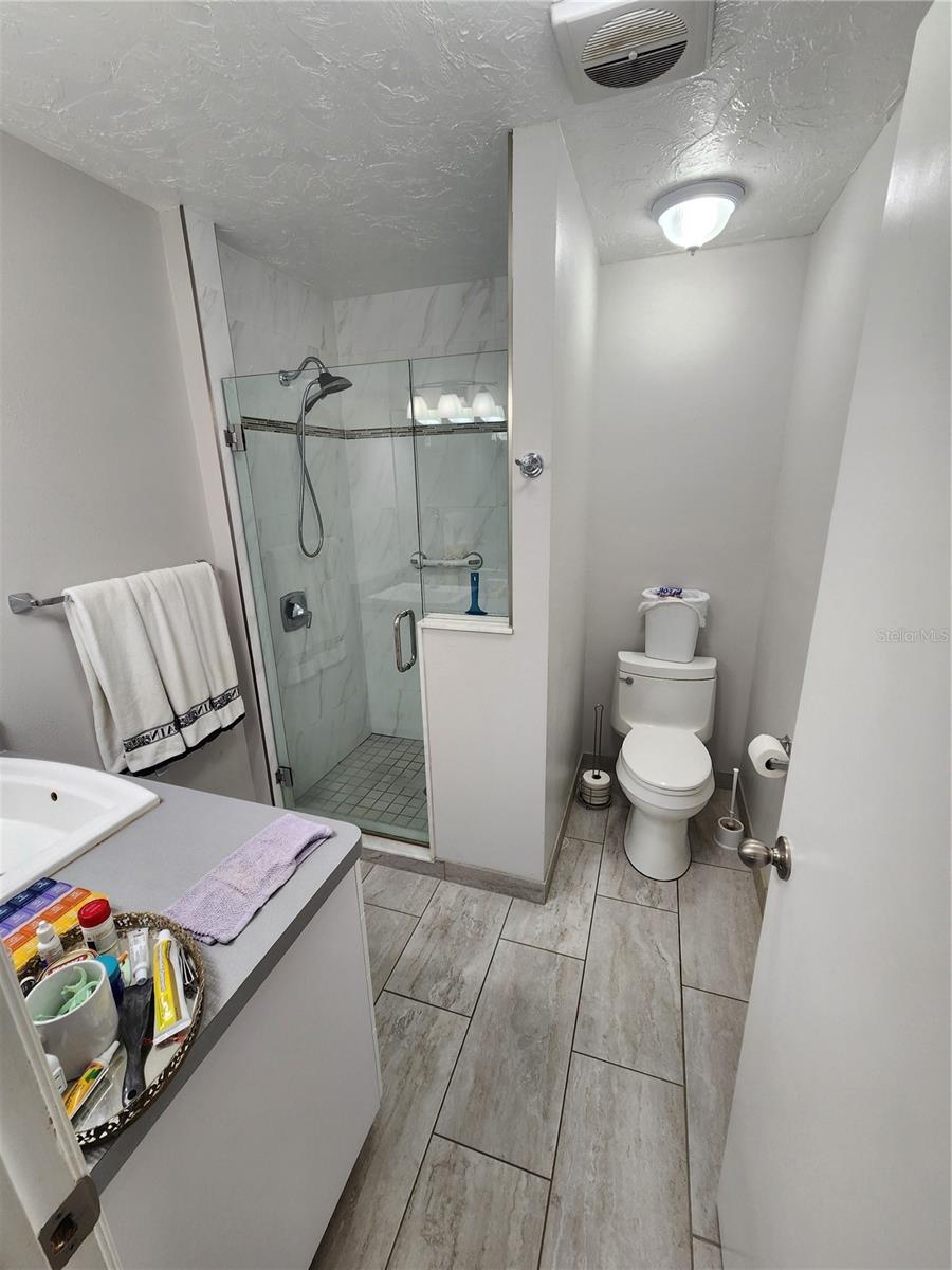 PALM LAKE ESTATES - Residential