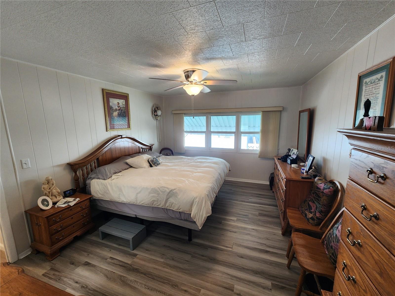 PALM LAKE ESTATES - Residential