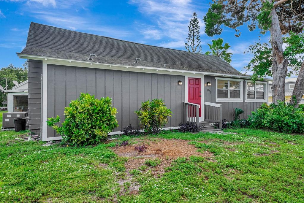 Photo of 806 3rd Avenue W, Palmetto, FL 34221 (MLS # A4665580)