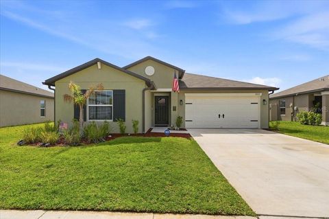 Photo of 1923 Red Loop, Lakeland, FL 33801 (MLS # O6397341)