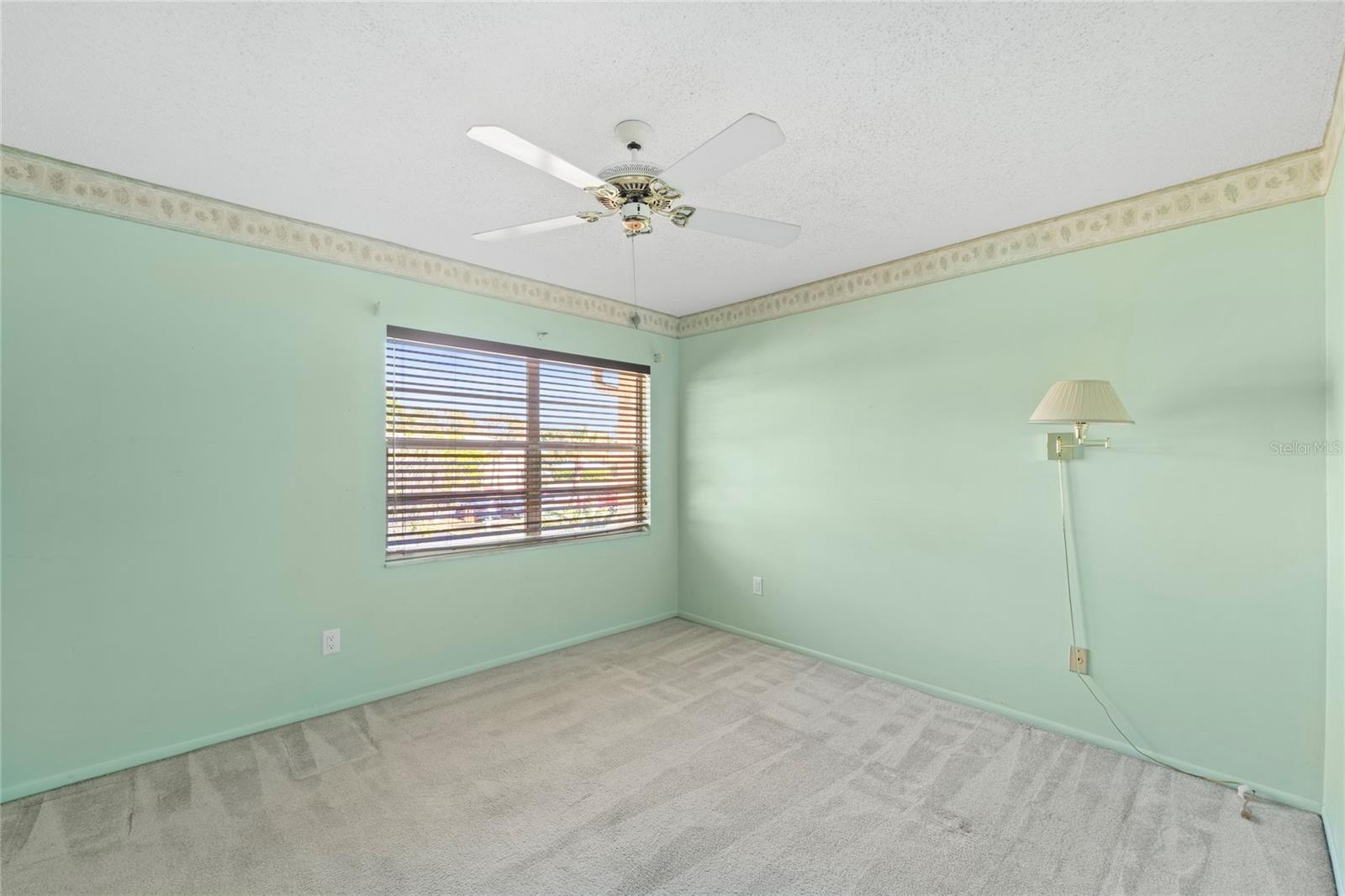 SUMMER LAKES - Residential