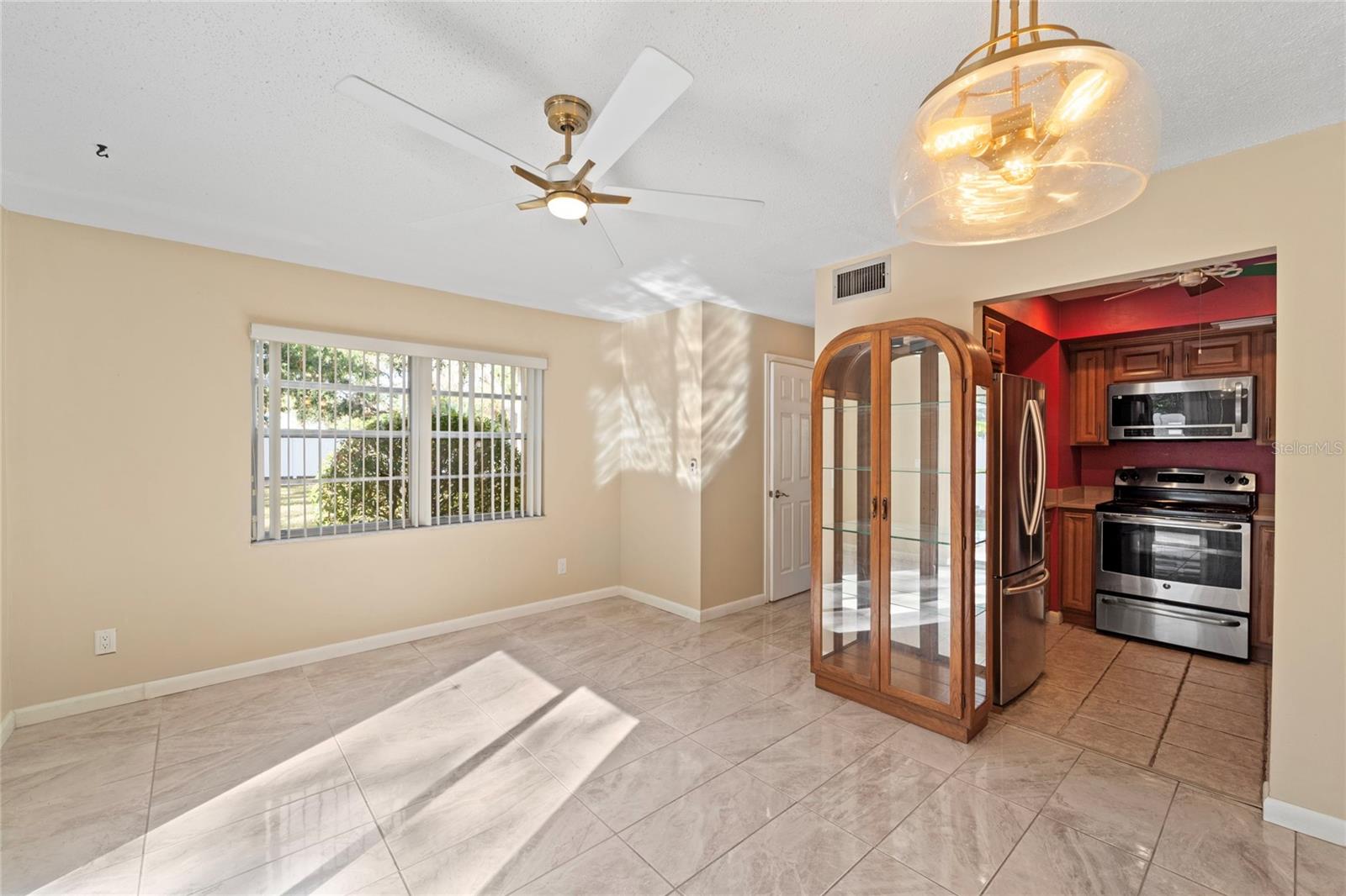 SUMMER LAKES - Residential