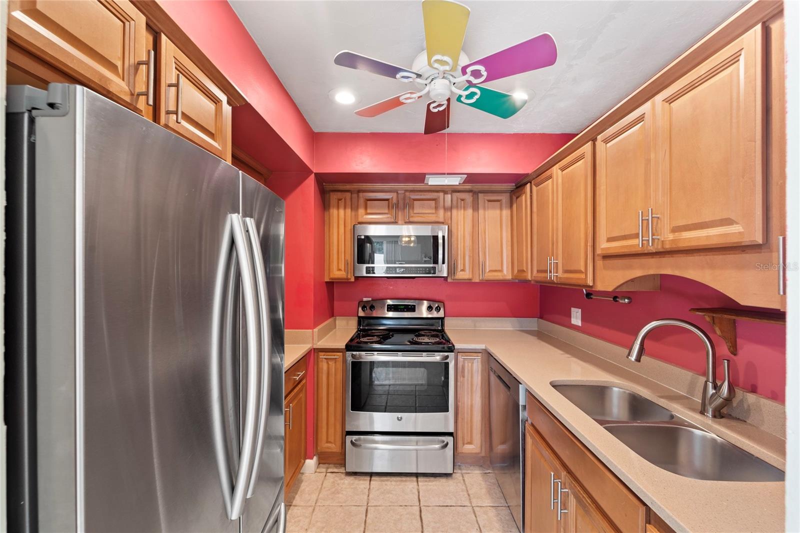 SUMMER LAKES - Residential