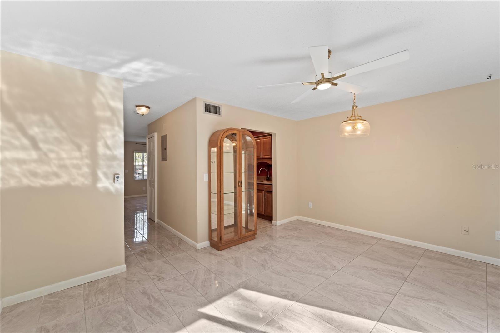 SUMMER LAKES - Residential