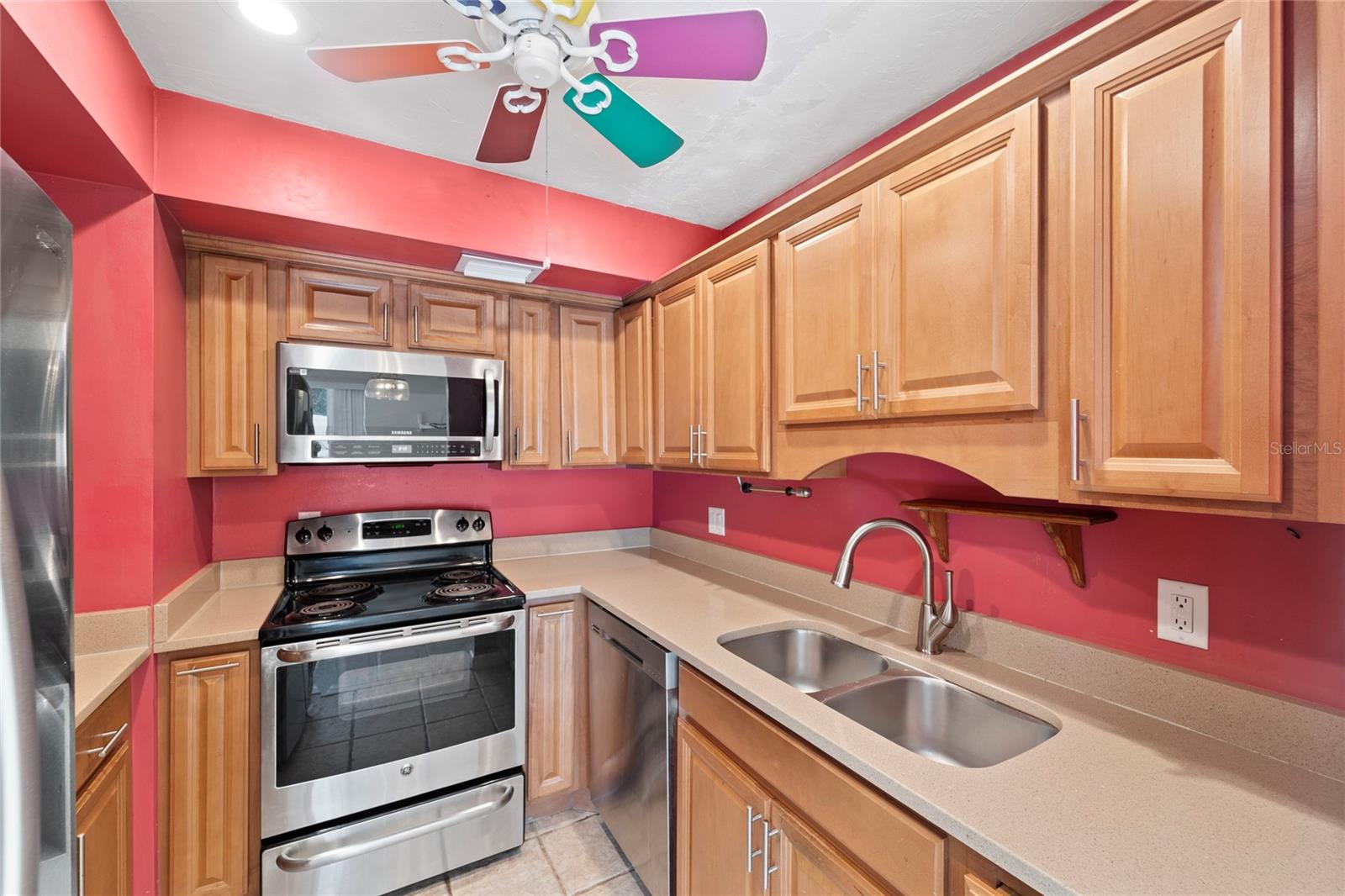 SUMMER LAKES - Residential