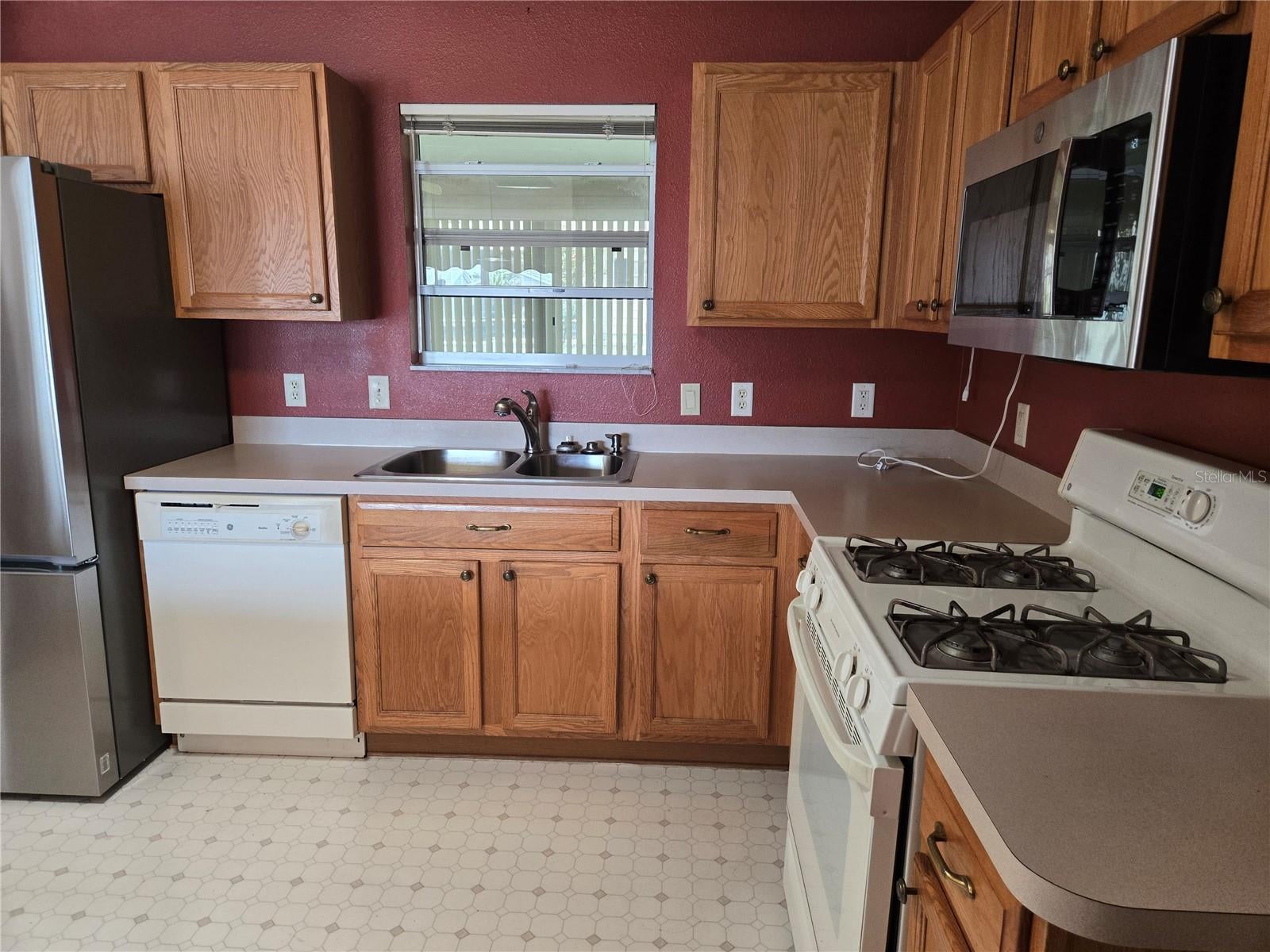 9533 SE 168TH MAPLESONG LANE