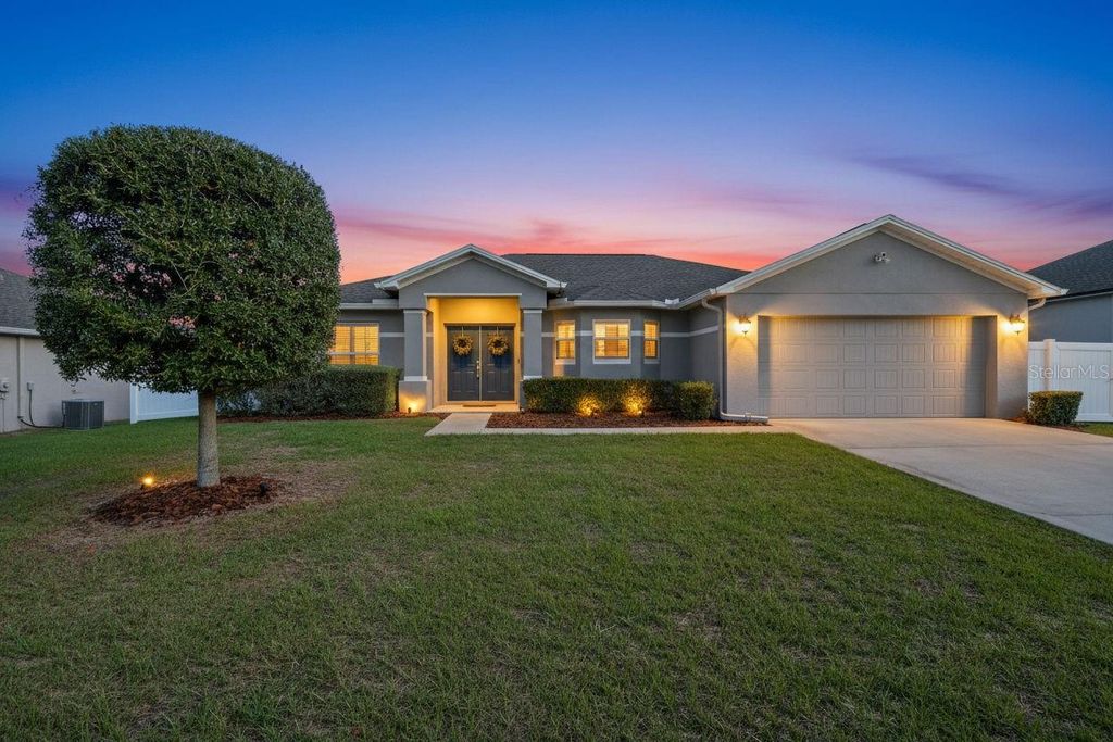 Photo of 2352 Twin Lake View Road, Winter Haven, FL 33881 (MLS # L4960041)