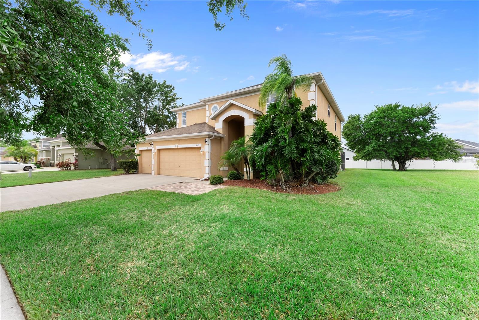 3149 TWISTED OAK LOOP