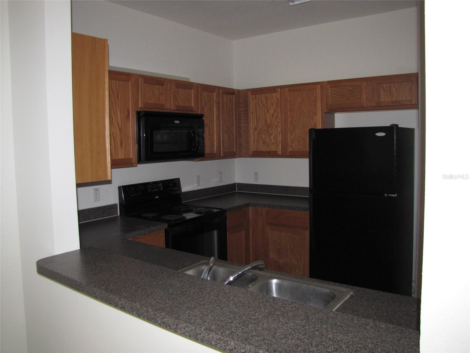 OAKWATER PH 02-6 CONDO - Residential Lease