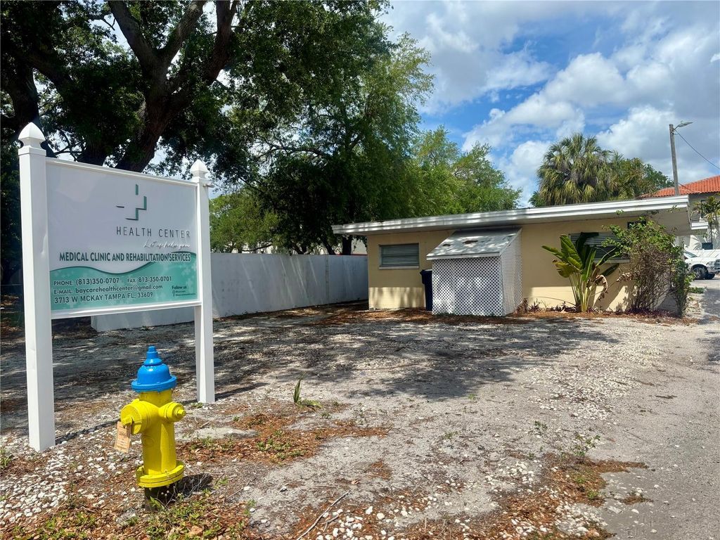 Photo of 3713 W Mckay Avenue, Tampa, FL 33609 (MLS # TB8491808)