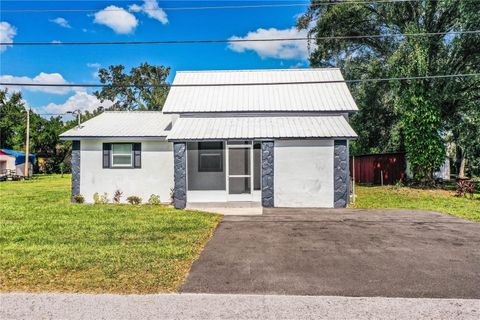 A home in LAKELAND