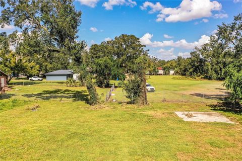 A home in LAKELAND