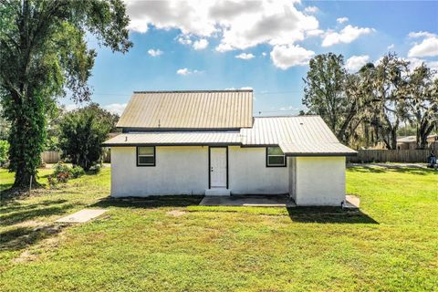 A home in LAKELAND