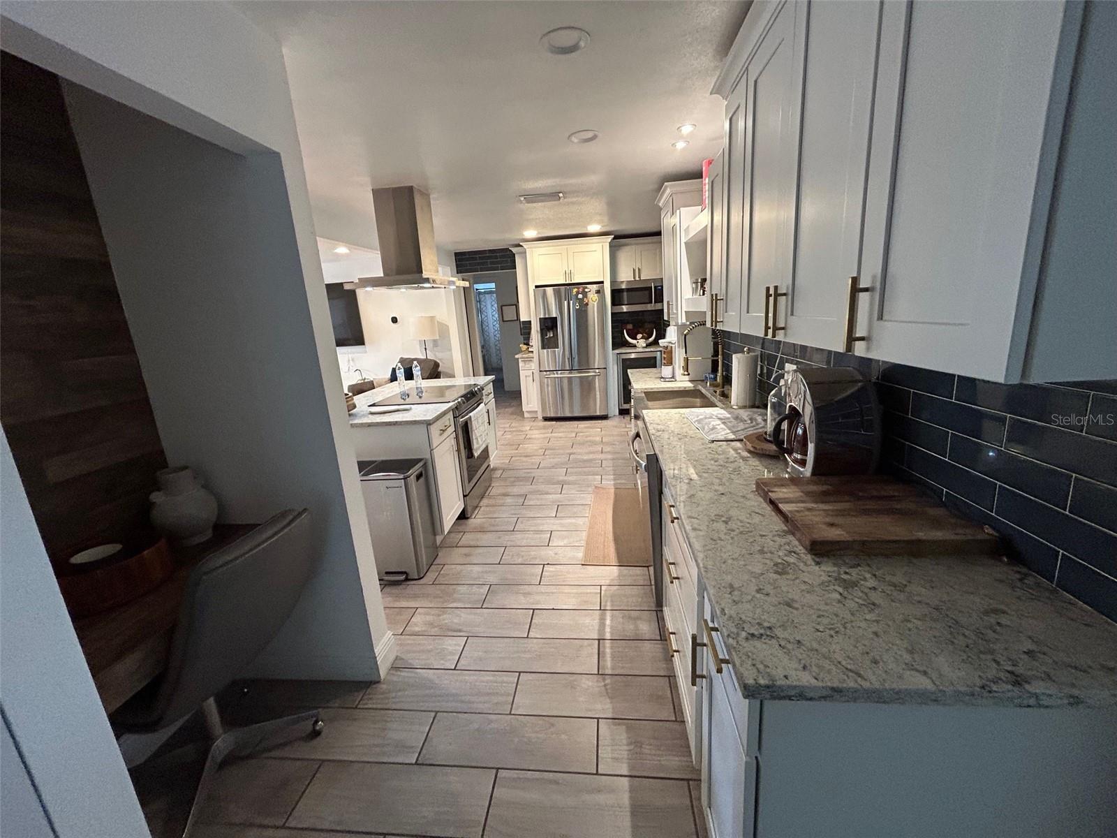 HARBOR PALMS-UNIT ONE - Residential Lease