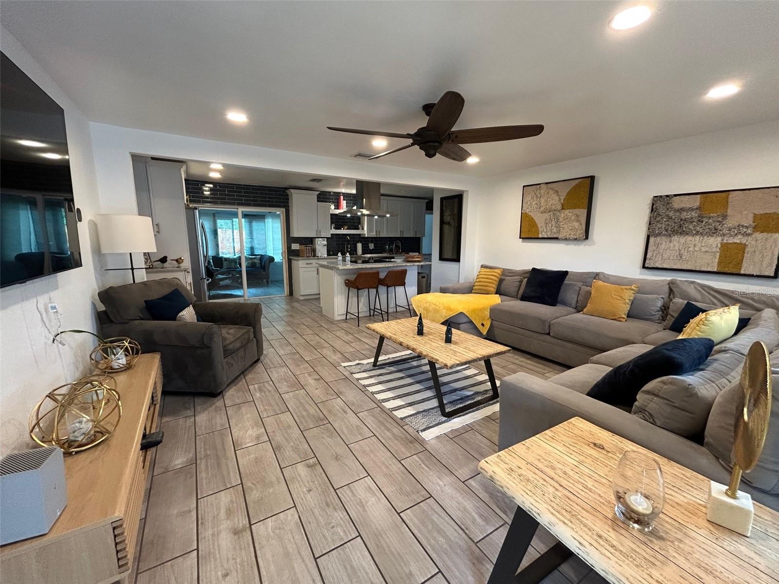 HARBOR PALMS-UNIT ONE - Residential Lease