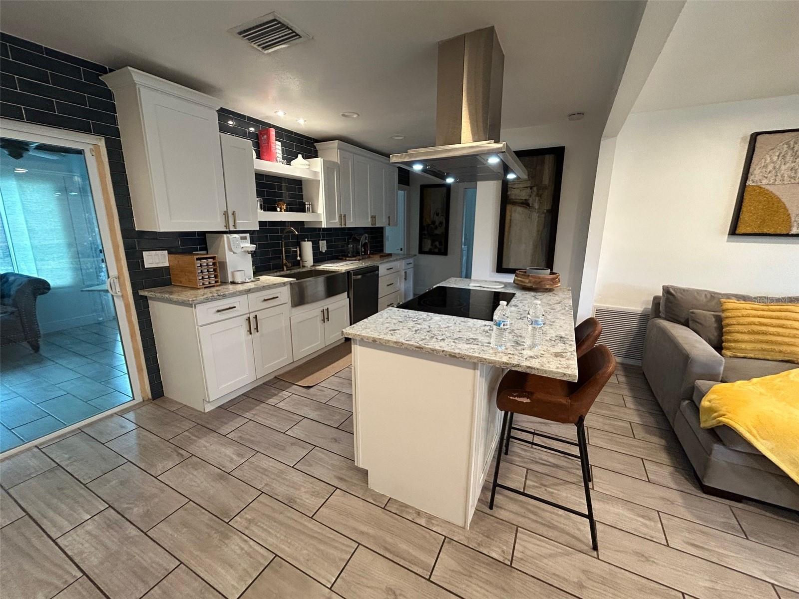 HARBOR PALMS-UNIT ONE - Residential Lease