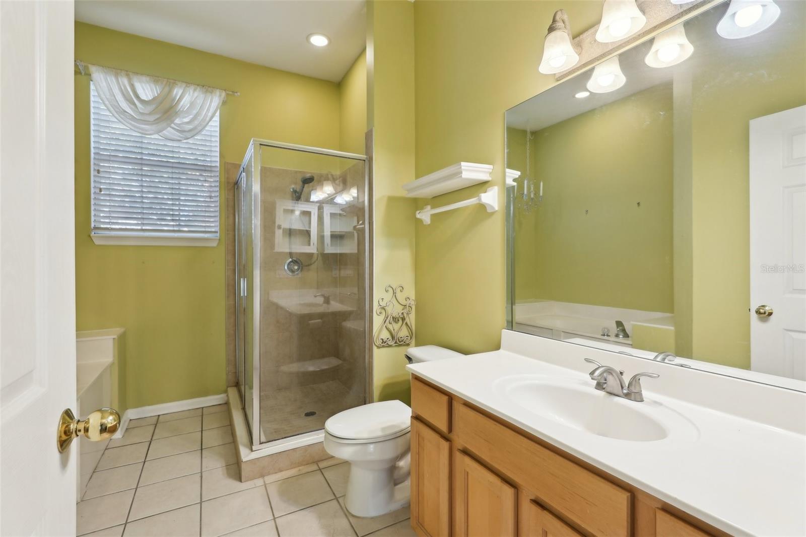 PHILLIPS BAY CONDO PH 02 OR 5723/2465 - Residential