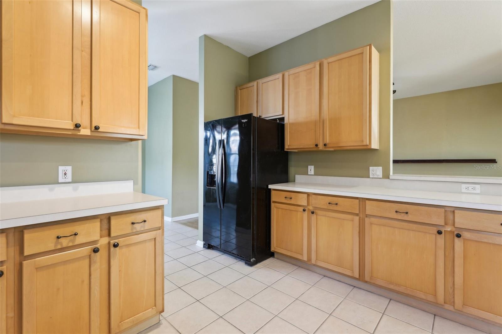 PHILLIPS BAY CONDO PH 02 OR 5723/2465 - Residential