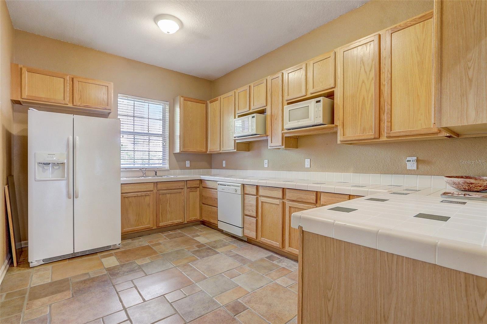 PHILLIPS BAY CONDO PH 02 OR 5723/2465 - Residential