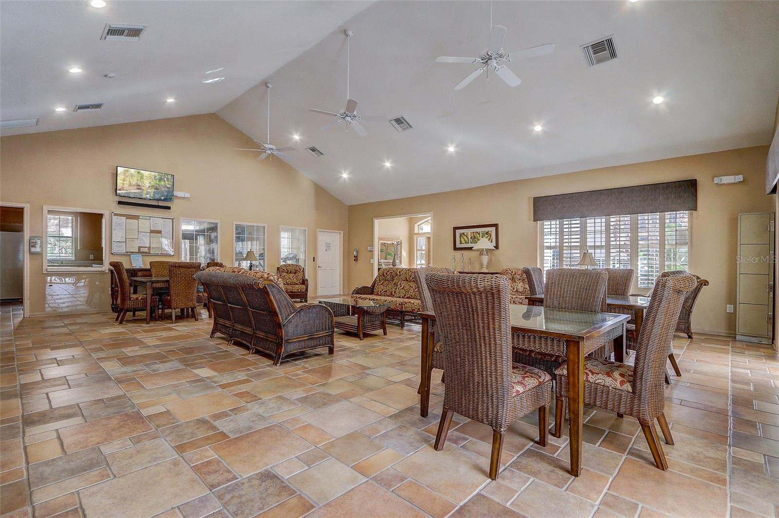 PHILLIPS BAY CONDO PH 02 OR 5723/2465 - Residential