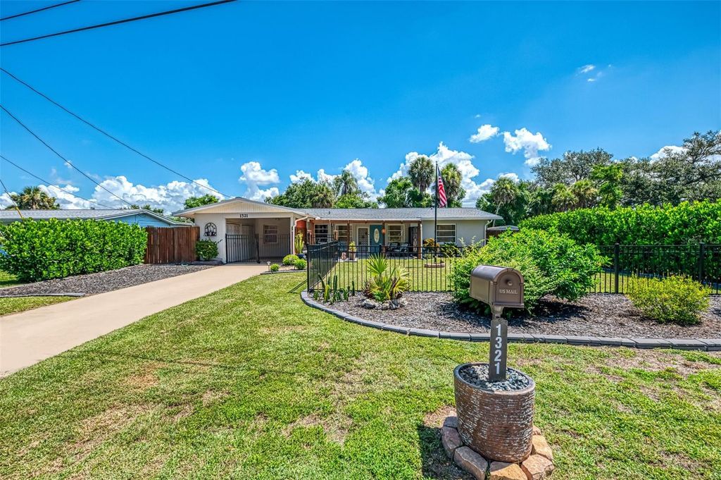 Photo of 1321 Groveland Avenue, Venice, FL 34285 (MLS # N6139939)
