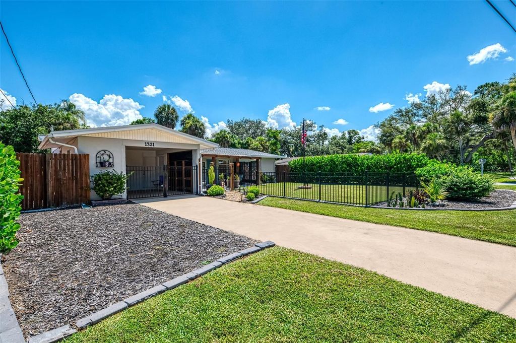 Photo of 1321 Groveland Avenue, Venice, FL 34285 (MLS # N6139939)