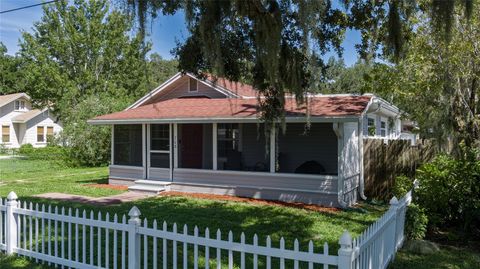 A home in PALMETTO