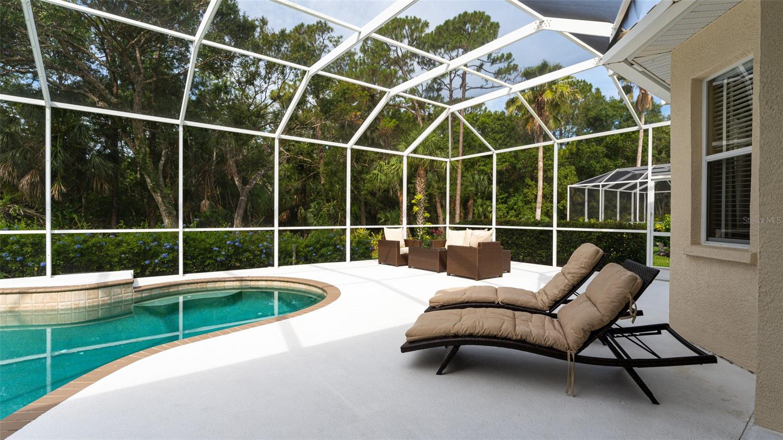 LENNOX GARDENS - Residential Lease