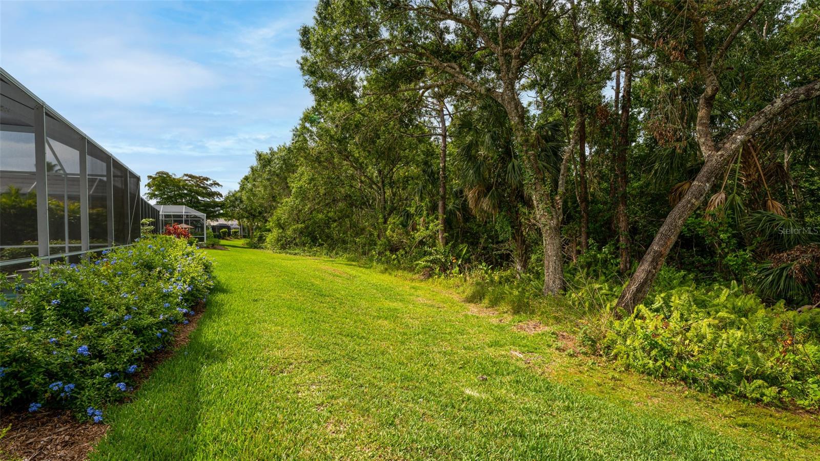 LENNOX GARDENS - Residential Lease