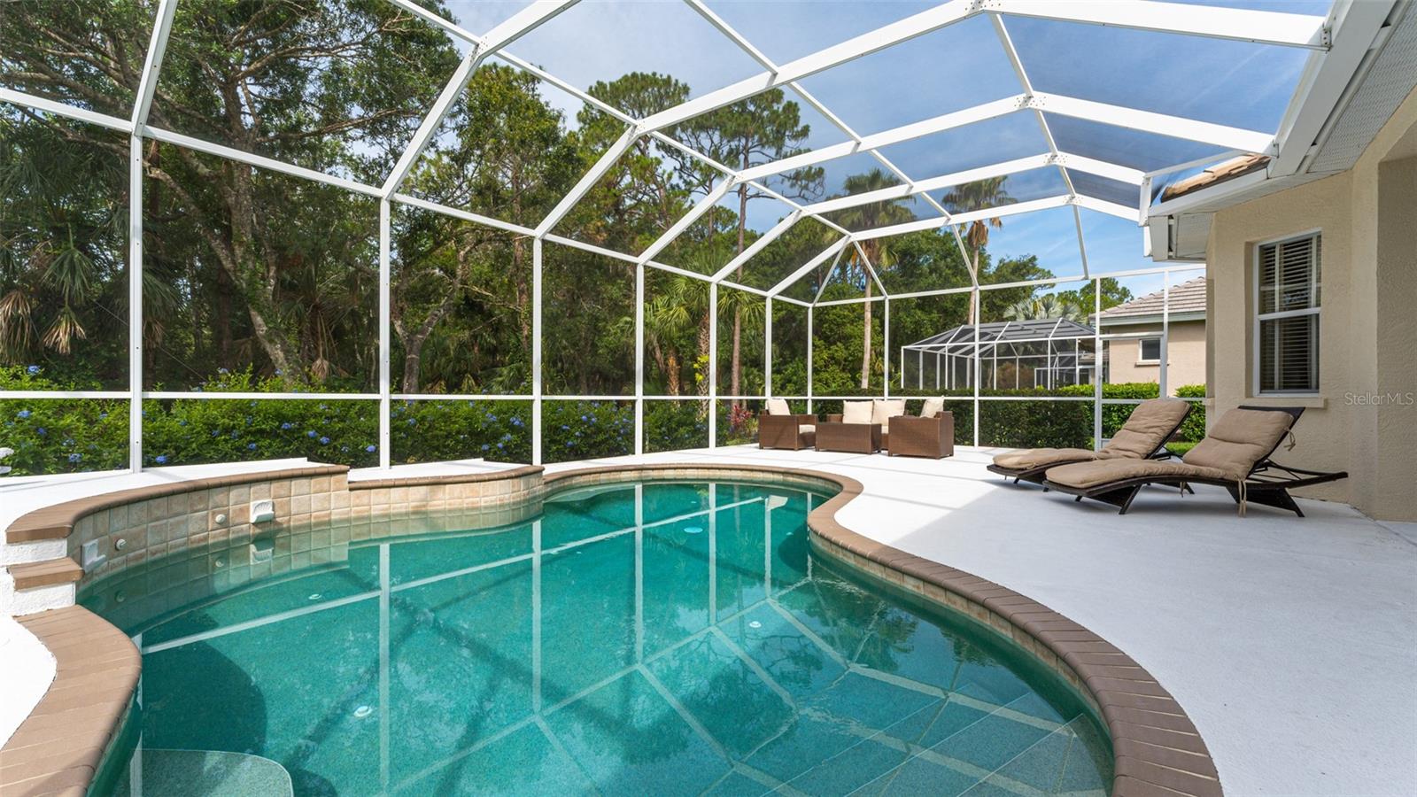 LENNOX GARDENS - Residential Lease