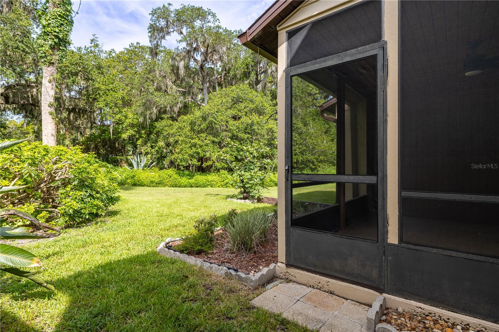 HIDDEN PINES PH 02 - Residential Lease
