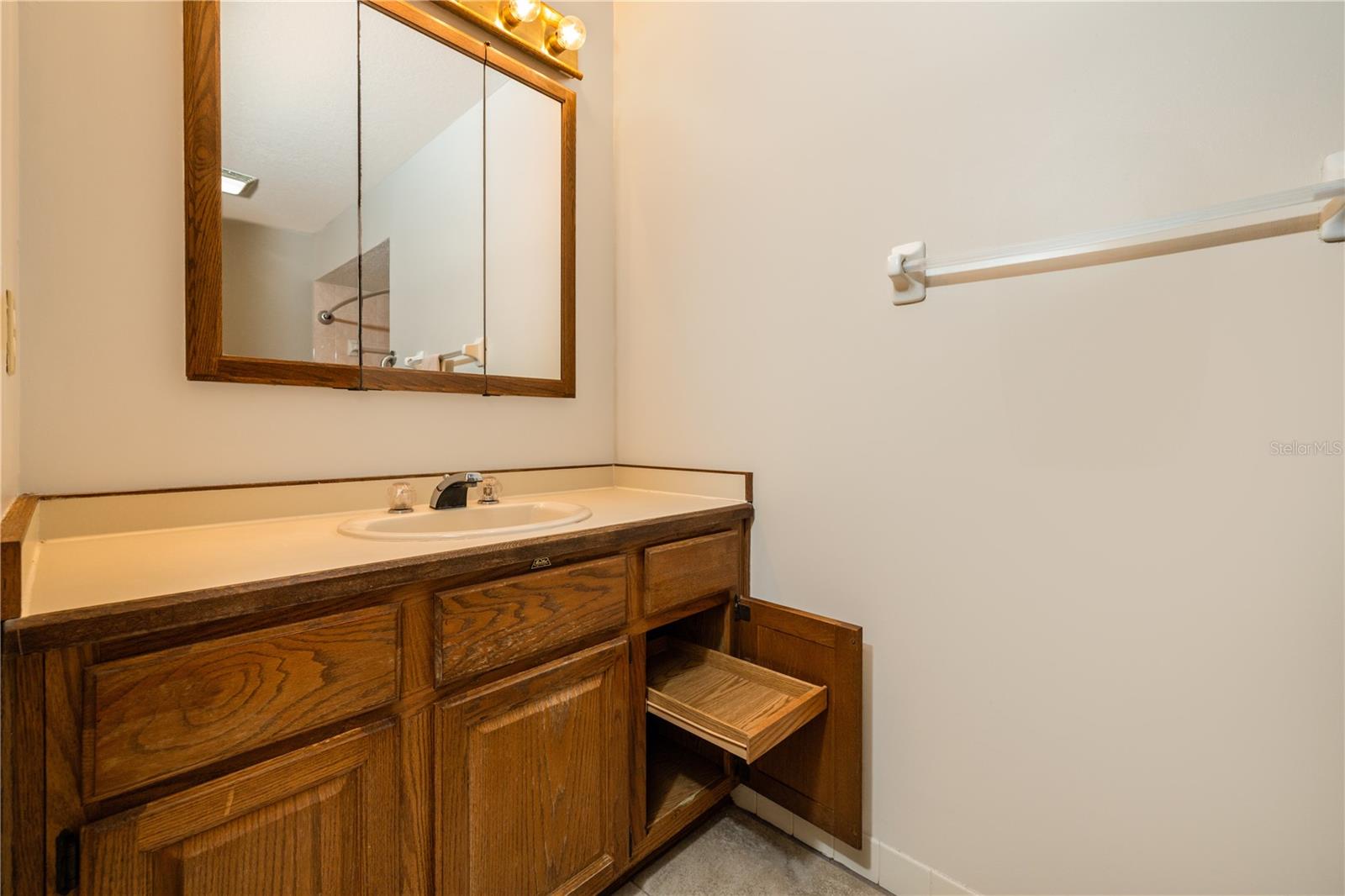 HIDDEN PINES PH 02 - Residential Lease